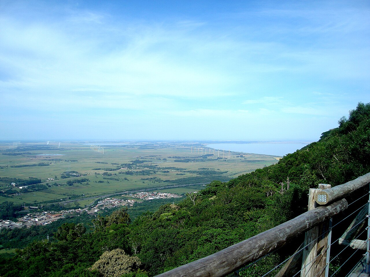 Vista do alto da planície costeira de Osório, RS