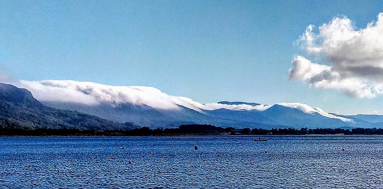 Lagoa do Peixoto e a escarpa do planalto, em Osório, RS